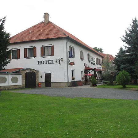 Hotel Kovarna ジェチーン エクステリア 写真