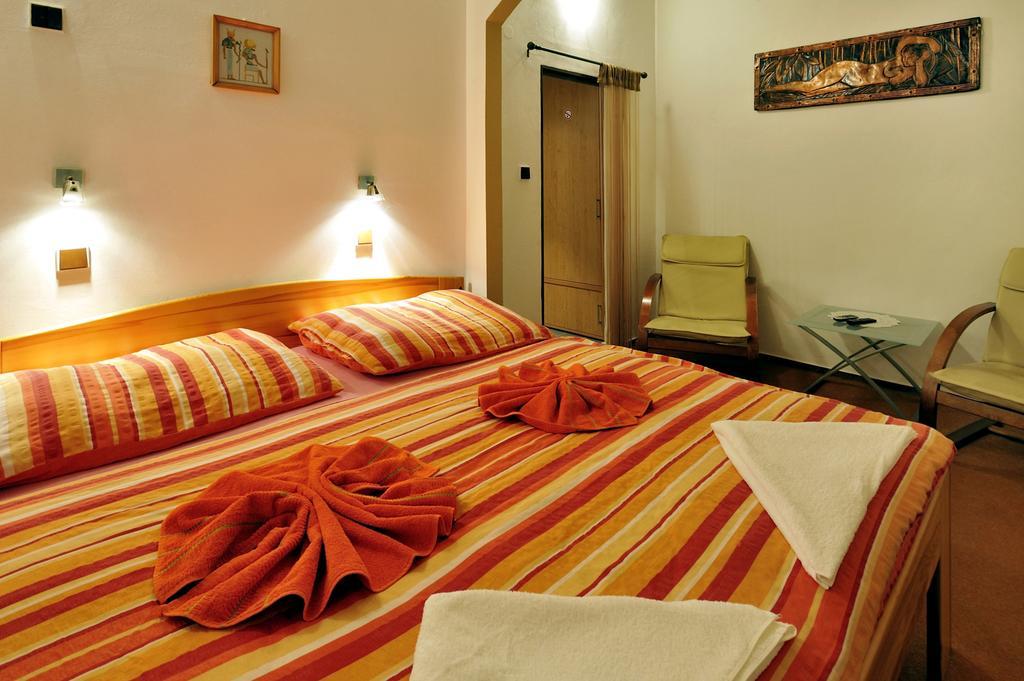 Hotel Kovarna ジェチーン 部屋 写真