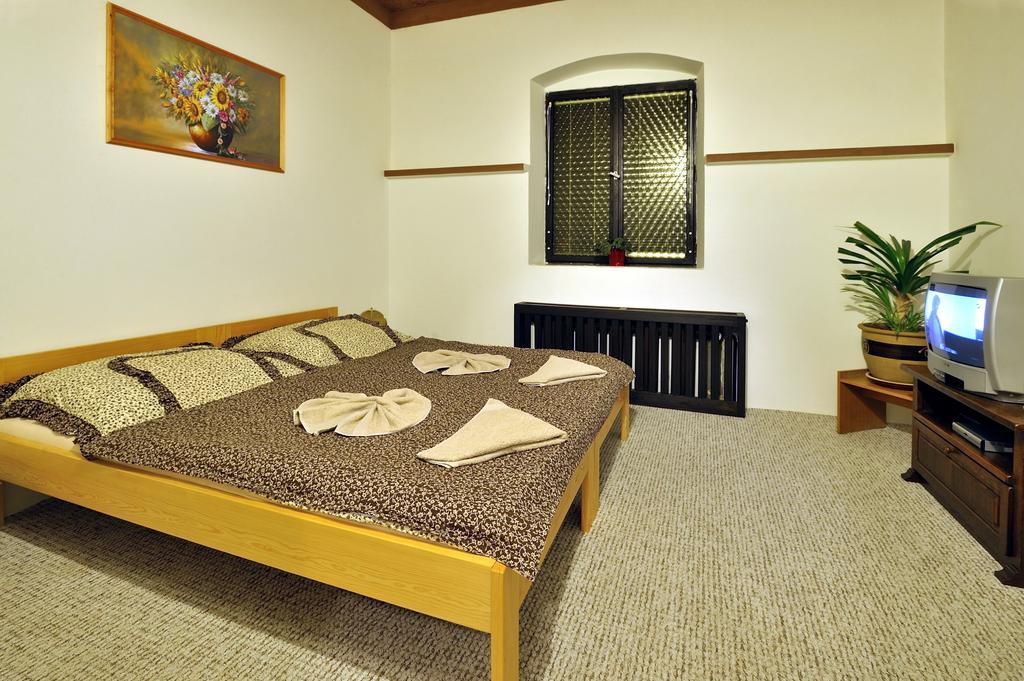 Hotel Kovarna ジェチーン 部屋 写真