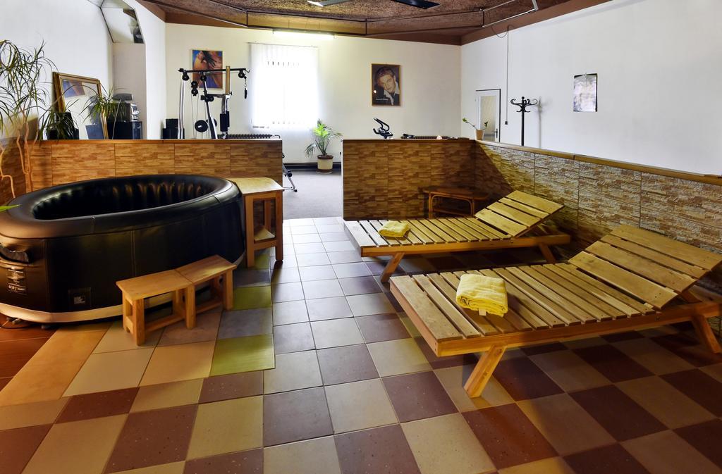 Hotel Kovarna ジェチーン エクステリア 写真